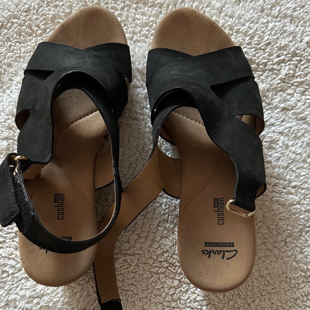 Clarks Women's Black and Tan Sandals